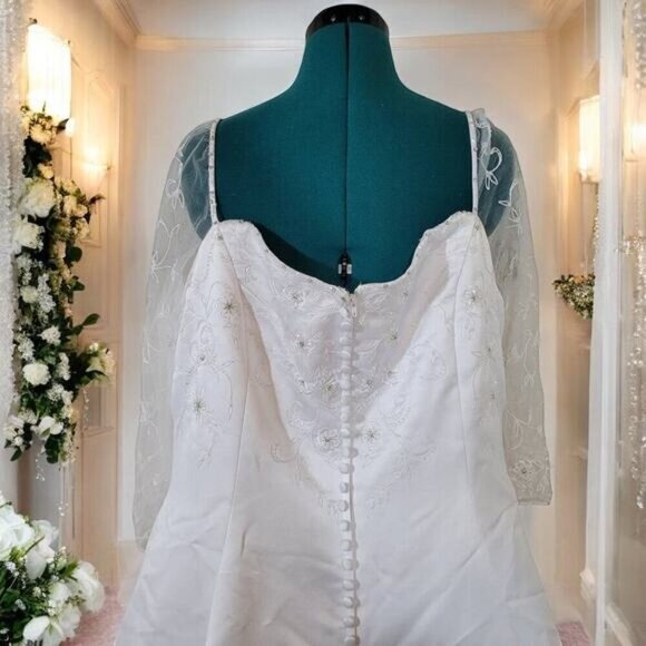 Venus Bridal Satin Beaded Princess Wedding Dress with Rouched Waist -‎ Size 24 - Picture 4 of 12